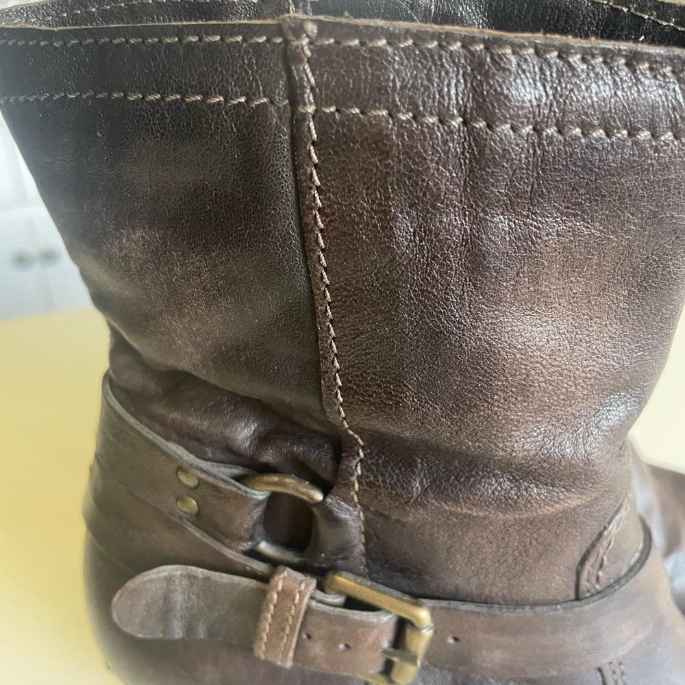 MJUS Women’s Leather Buckle Zip Up Ankle Boots.  Size 39, (approx size US 7). - Picture 5 of 13